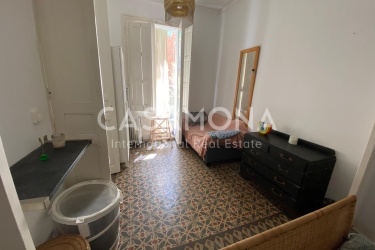 Apartamento tradicional de 1 dormitorio en Poble Sec con balcón