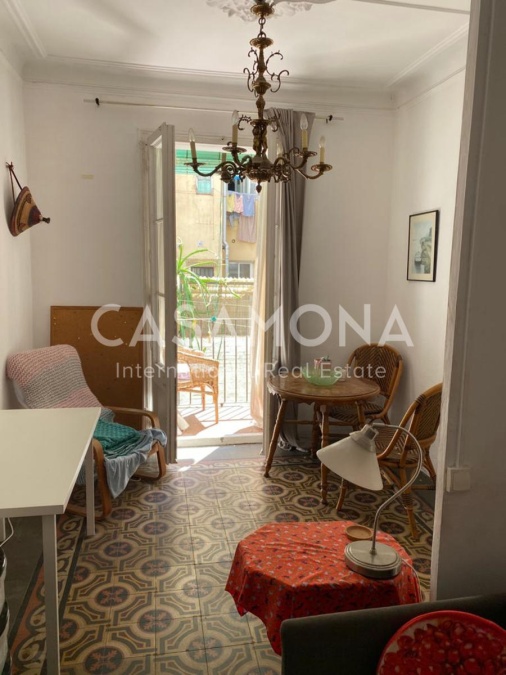 Traditional 1 Bedroom Apartment in Poble Sec with a Balcony