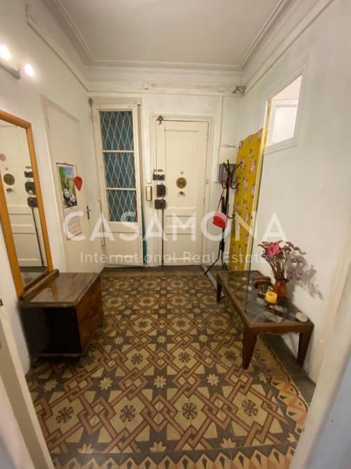 Traditional 1 Bedroom Apartment in Poble Sec with a Balcony