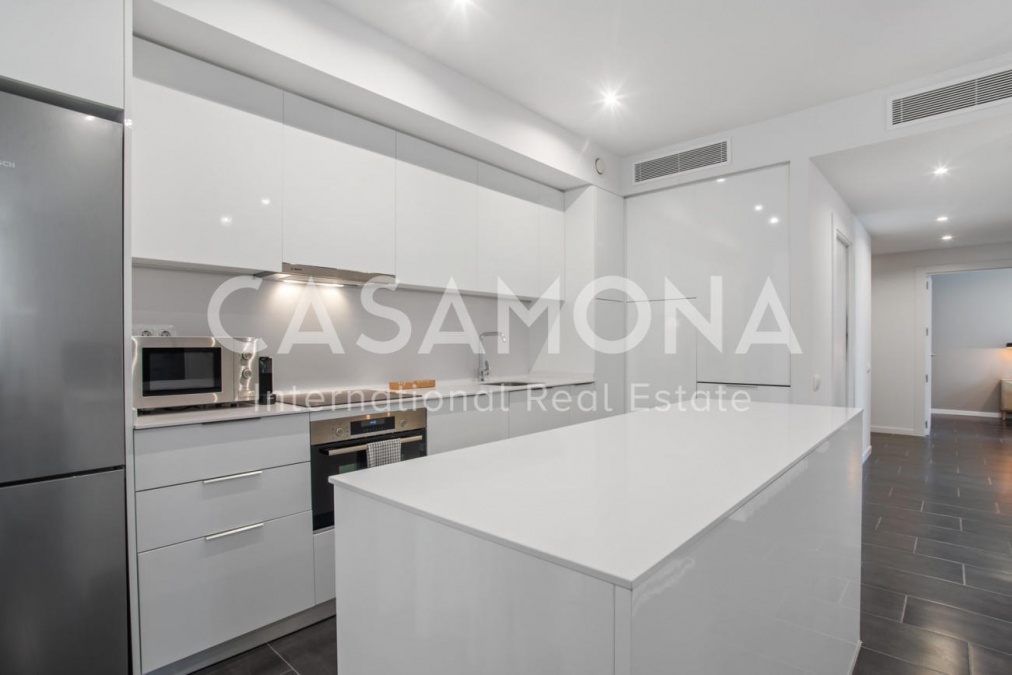 Appartement moderne et élégant de 2 chambres et 2 salles de bains dans le prochain Poblenou