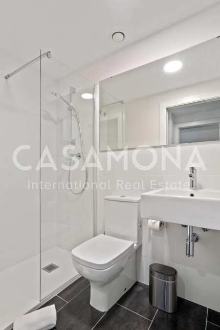 Moderno ed elegante appartamento con 2 camere da letto e 2 bagni nel prossimo Poblenou