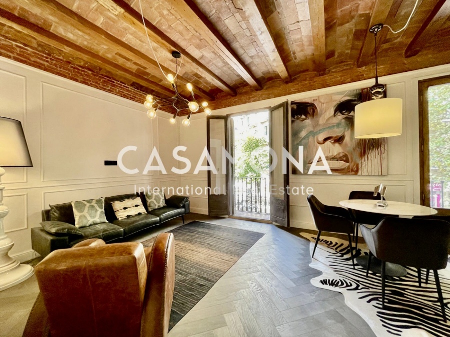 (SOLD) Fully-Renovated 3 Bedroom Apartment with Catalan Features in Eixample