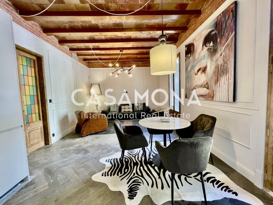 (SOLD) Fully-Renovated 3 Bedroom Apartment with Catalan Features in Eixample