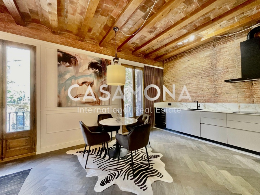 (SOLD) Fully-Renovated 3 Bedroom Apartment with Catalan Features in Eixample