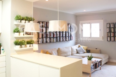 (VENDIDO) Luminoso y espacioso apartamento dúplex de dos dormitorios en Diagonal Mar con encantadora galería