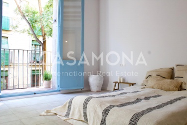 SOLD Newly Renovated Boho-Chic El Born Apartment with Elevator and Cute Balcony