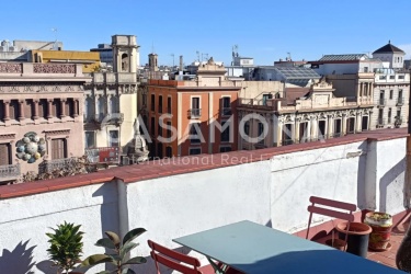 (SOLD) Central Penthouse with Lift and Community Terrace in La Rambla