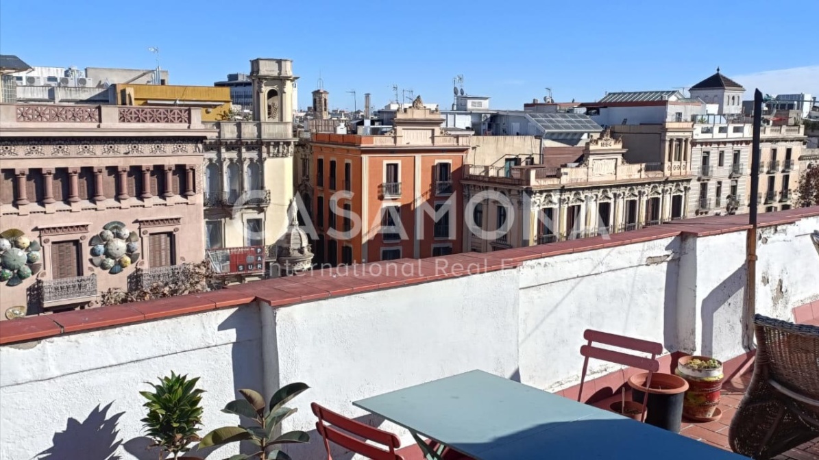 (SOLGT) Central Penthouse med heis og felles terrasse i La Rambla