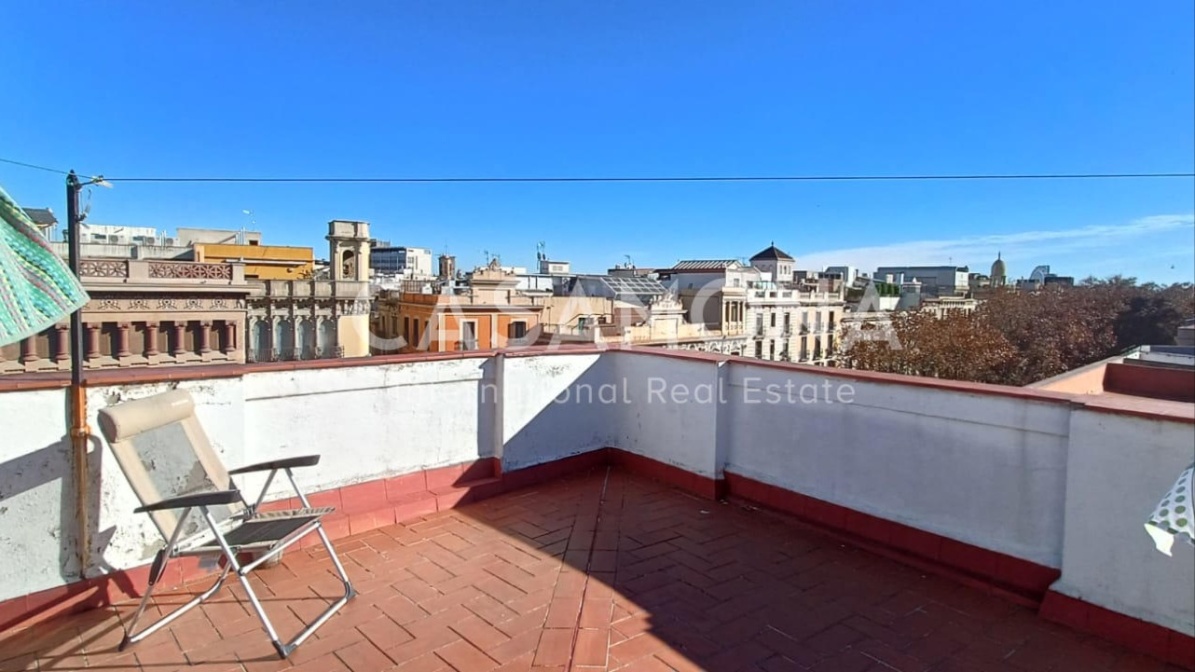 (SOLGT) Central Penthouse med heis og felles terrasse i La Rambla