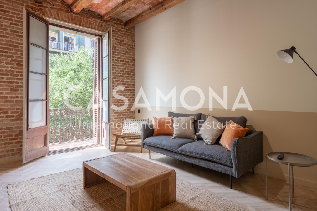 Chambre individuelle confort avec balcon dans un appartement partagé de 5 chambres dans l’Eixample Dreta