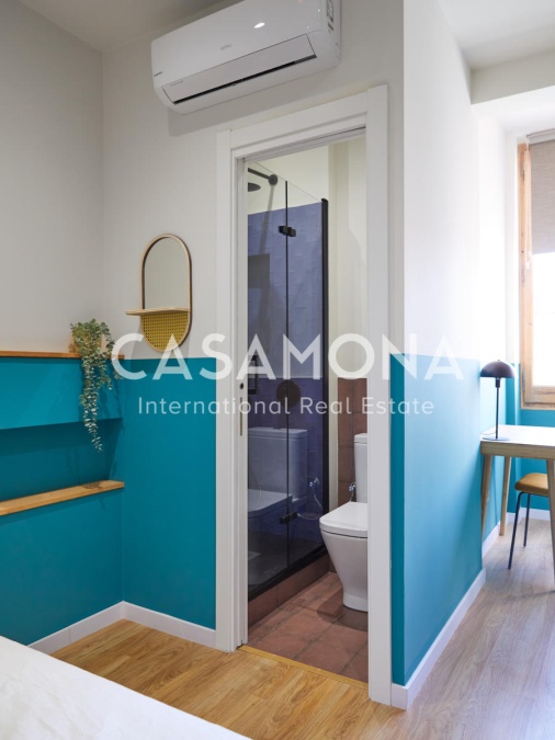 Co-living luminoso dormitorio doble en piso compartido de 5 dormitorios