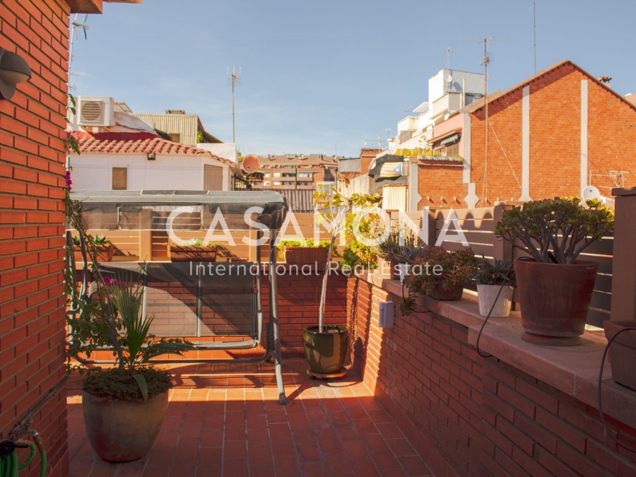 Spacious and Bright Attic With Private Balcony Near Sants