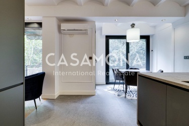 Newly Renovated Modern Apartment with High Ceilings in Eixample Dreta