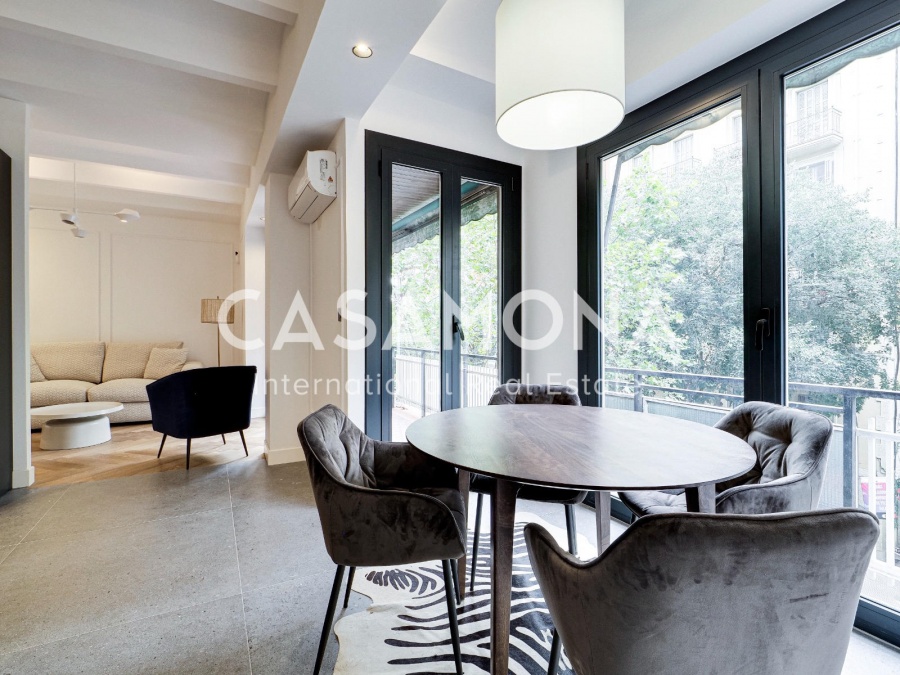 Newly Renovated Modern Apartment with High Ceilings in Eixample Dreta