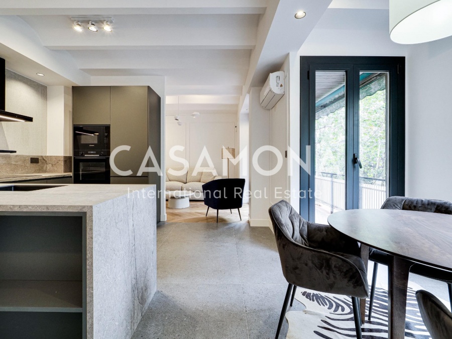 Appartement moderne récemment rénové avec de hauts plafonds dans l’Eixample Dreta