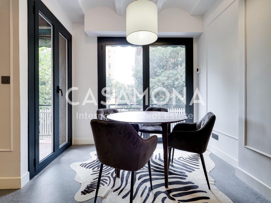 Newly Renovated Modern Apartment with High Ceilings in Eixample Dreta