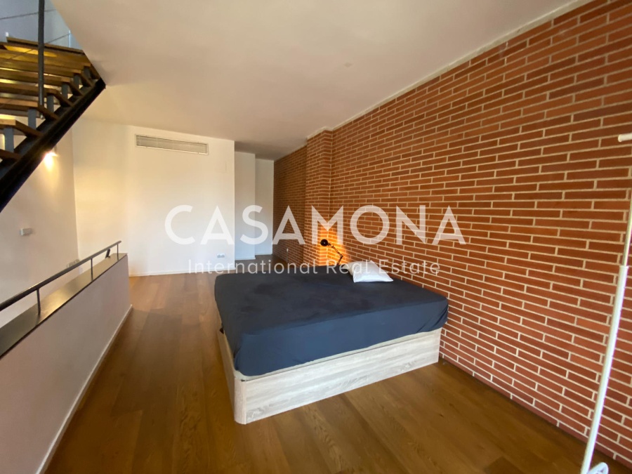 Ruime Triplex in een gated community in Poble Nou