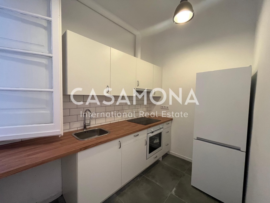 Newly Renovated, Charming 2 Bedroom Apartment in a Peaceful and Cozy Area near Poble Sec