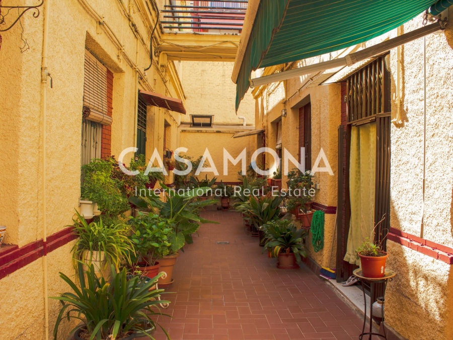 Newly Renovated, Charming 2 Bedroom Apartment in a Peaceful and Cozy Area near Poble Sec