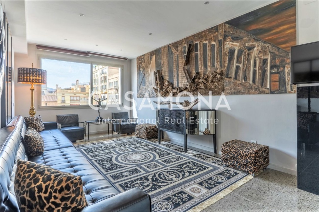 Luxurious, Unique and Quirky 1 Bedroom Apartment Close to Arc de Triomf