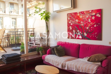Spacious 2 Bedroom Penthouse with a Private Terrace on Via Laietana