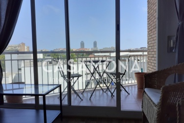 Amplio apartamento de 3 dormitorios con terraza privada en el Eixample Dreta