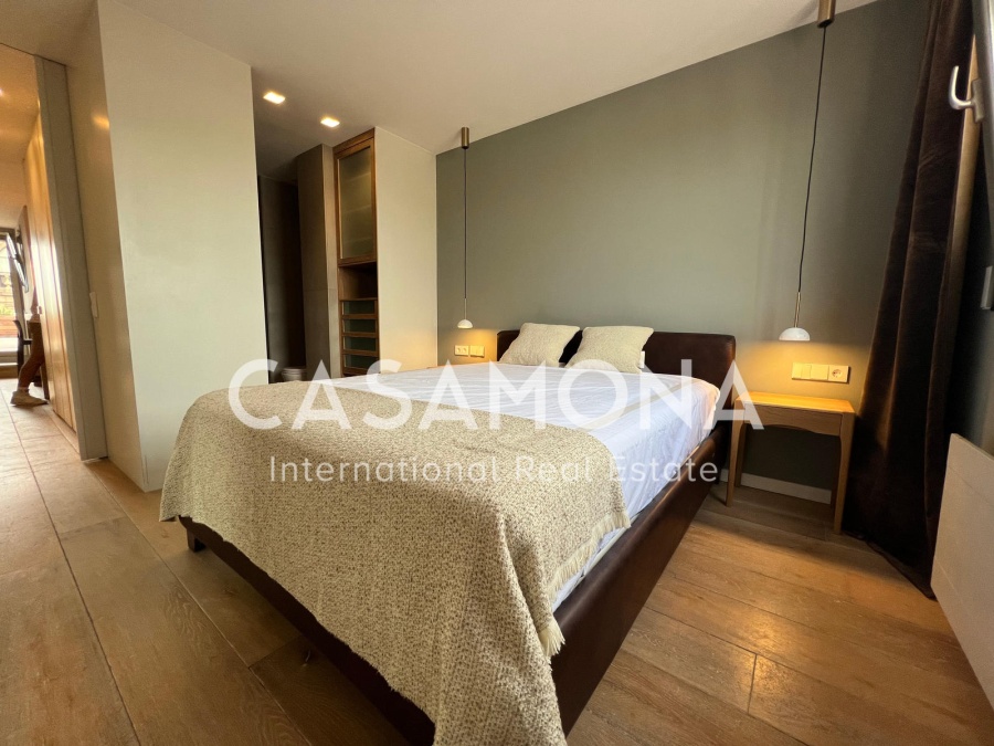 Spacious Penthouse with Private Terrace and Views of the City in Via Laietana