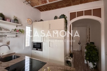 Luminoso y elegante apartamento boho con terraza exclusiva en Poble Sec