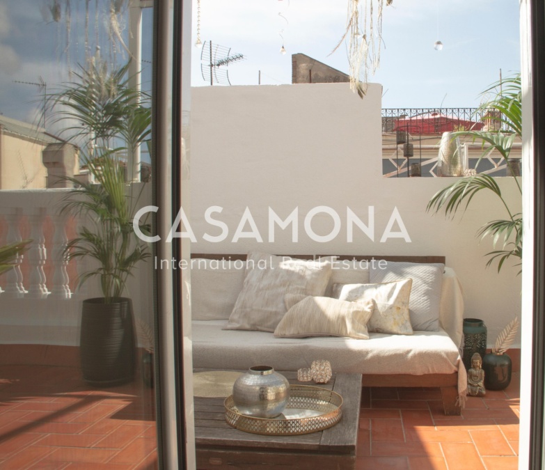 Luminoso appartamento in stile boho con terrazza privata a Poble Sec