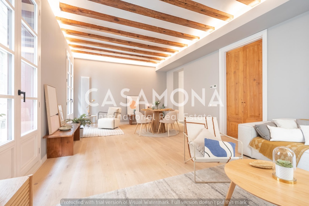 Fully Renovated Luminous 3 Bedroom Apartment Located On Calle Avinyo