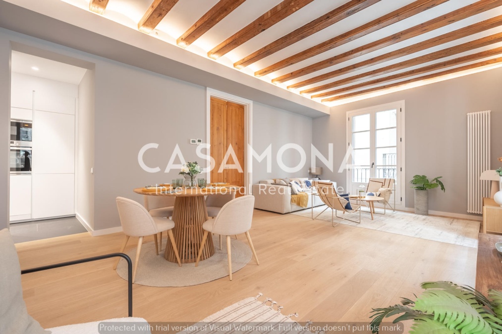 Fully Renovated Luminous 3 Bedroom Apartment Located On Calle Avinyo