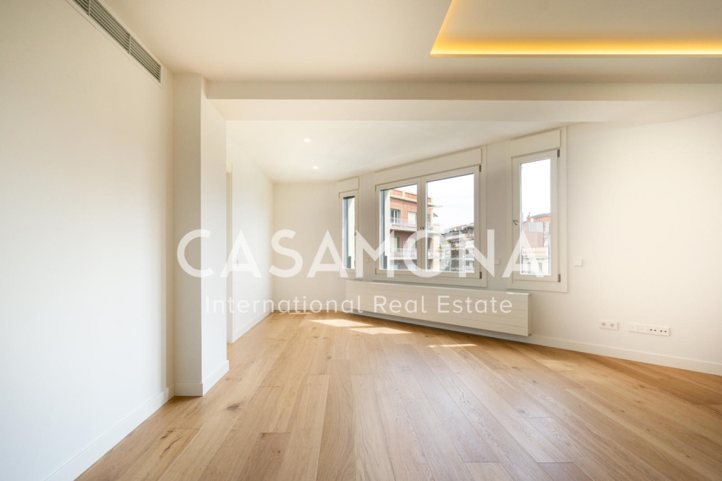 Luxurious, Bright Apartment in Rambla Catalunya