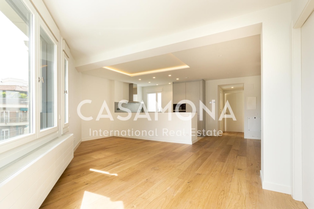 Luxurious, Bright Apartment in Rambla Catalunya