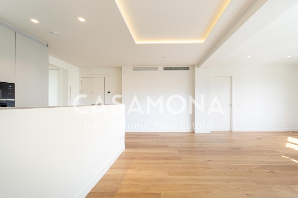 Luxurious, Bright Apartment in Rambla Catalunya