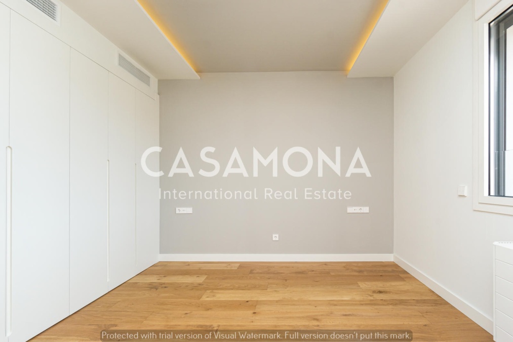 Newly Renovated 2 Bedroom Apartments With Bright Light In Eixample