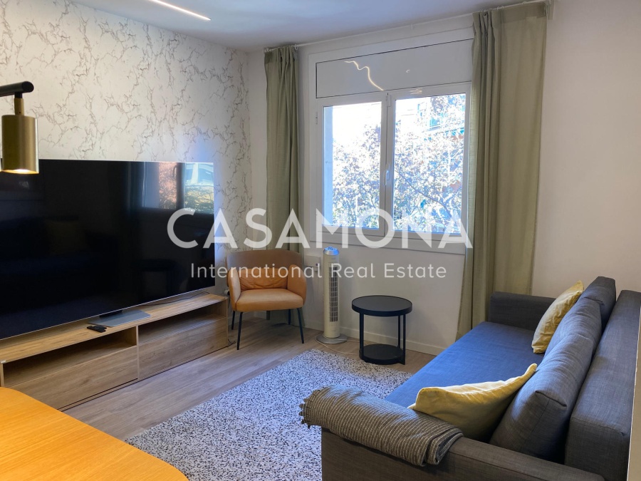 Renovated 2 Bedroom Apartment in Eixample with Modern Furnishings