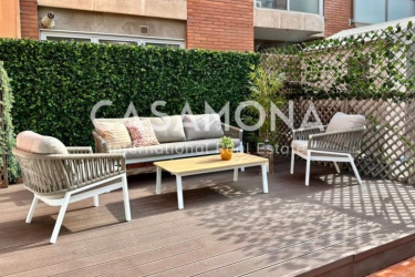 (Vendido) Elegante apartamento con una amplia terraza situado cerca de la Sagrada Familia