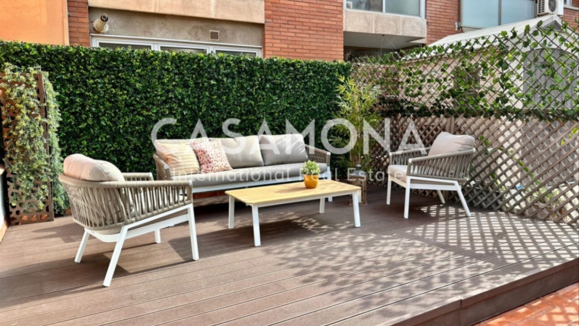 (Sold) Stylish Apartment with a Spacious Terrace Located Near The Sagrada Familia