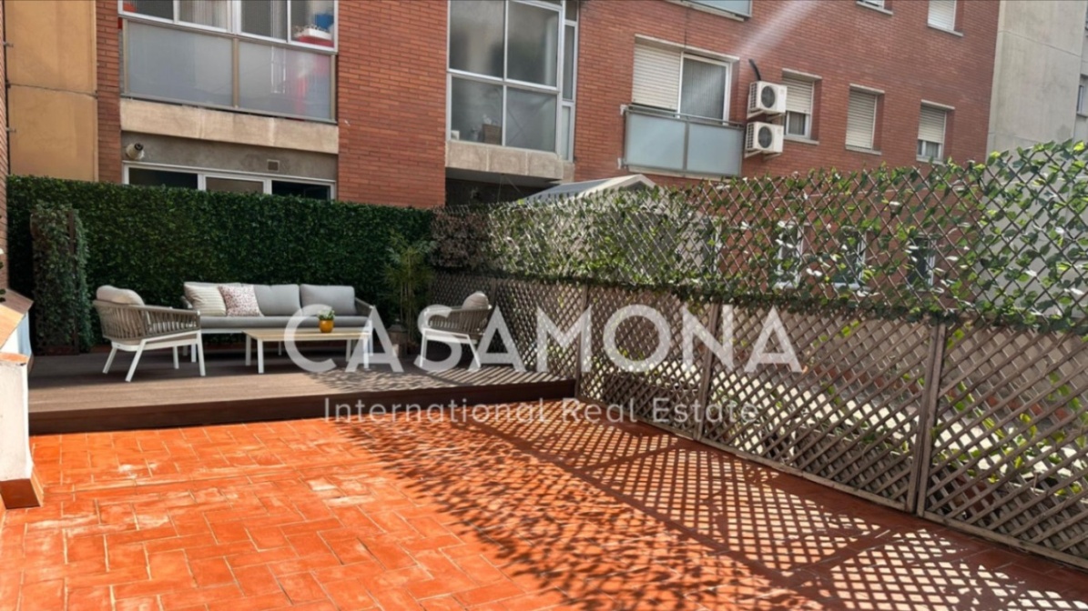 (Sold) Stylish Apartment with a Spacious Terrace Located Near The Sagrada Familia