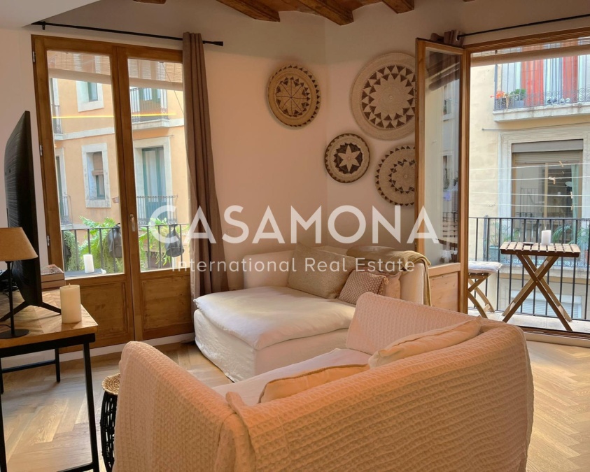 Exclusivo apartamento de 2 dormitorios con muebles modernos y balcones