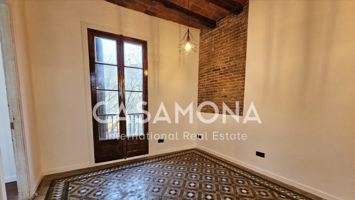 (VENDU) Appartement récemment rénové de 2 chambres et 2 salles de bains avec ascenseur et balcon à Sant Antoni