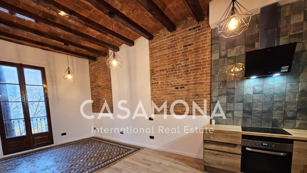 (SOLD) Newly Renovated 2 Bedroom 2 Bathroom Apartment with an Elevator and Balcony in Sant Antoni