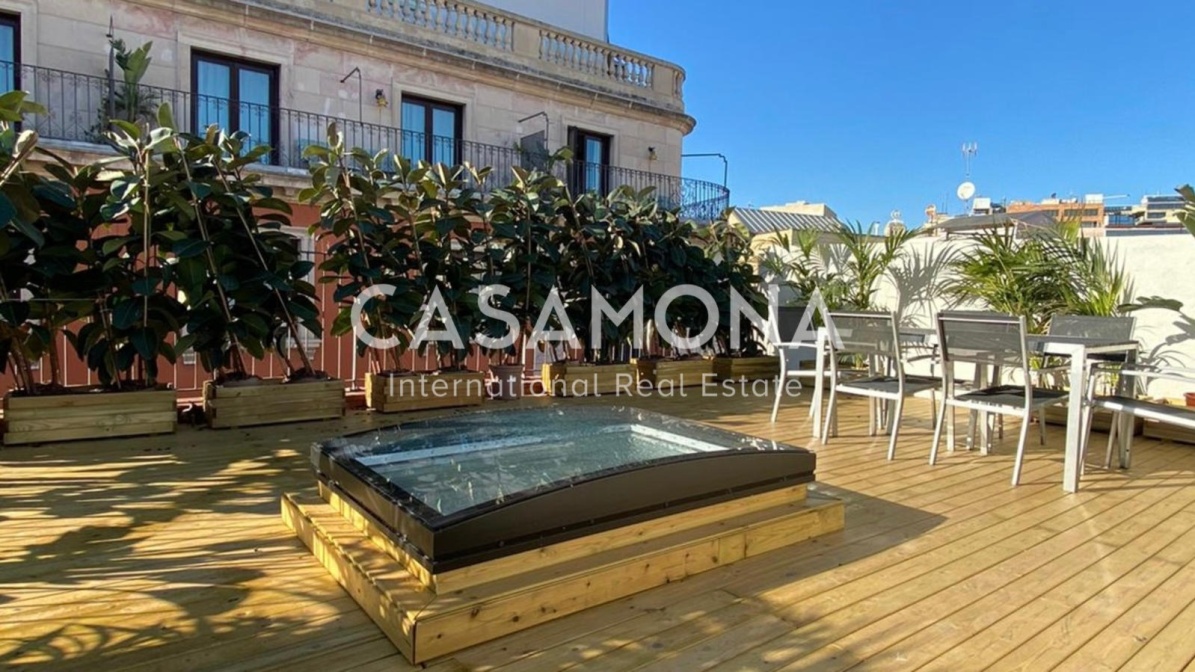 (VERKAUFT) Modernes Apartment mit eigener Terrasse im historischen Zentrum von Barcelona