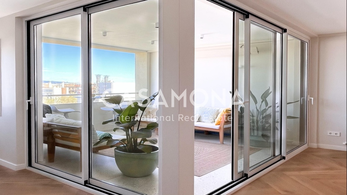 Spectaculaire appartement de 2 chambres et 2 salles de bains avec une grande terrasse et des vues sur la Barceloneta