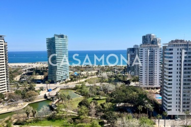 Apartamento totalmente reformado cerca de la playa con piscina y vistas al mar