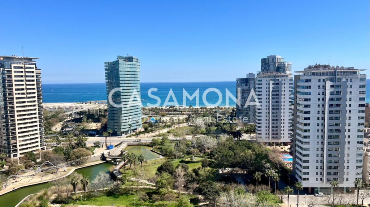 Apartamento totalmente reformado cerca de la playa con piscina y vistas al mar