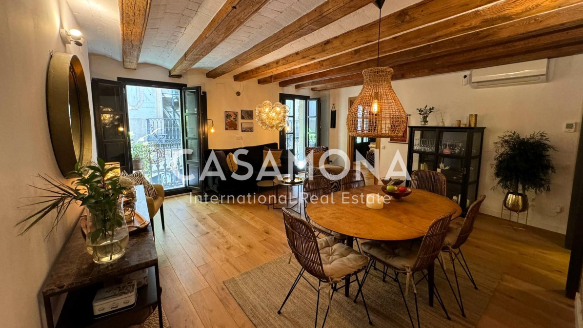 Stylish and Authentic 3-Bedroom Apartment with Elevator next to Via Laietana