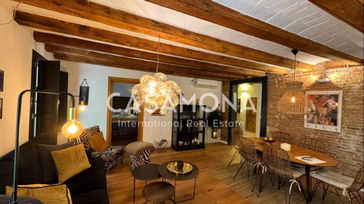 Stylish and Authentic 3-Bedroom Apartment with Elevator next to Via Laietana