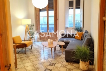 (SOLD) Investment Apartment With Catalan Features Close to La Rambla