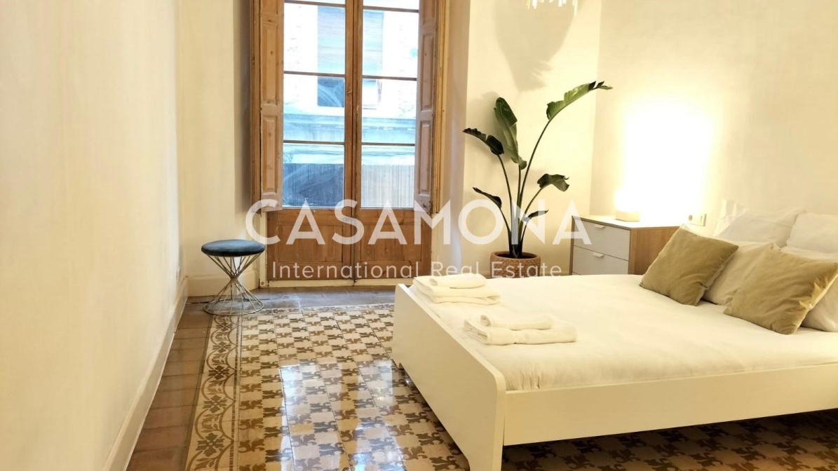 (SOLD) Investment Apartment With Catalan Features Close to La Rambla